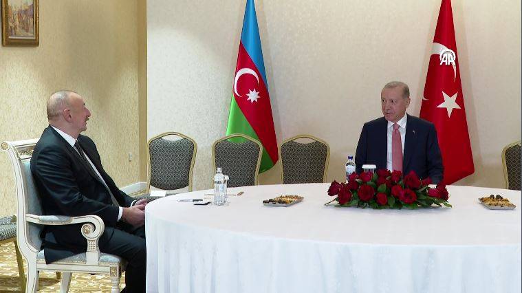 Erdoğan Aliyev ve Şerif ile üçlü toplantı yaptı 11